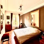 Charme, Confort Et Tradition A Cote De Montmartre
