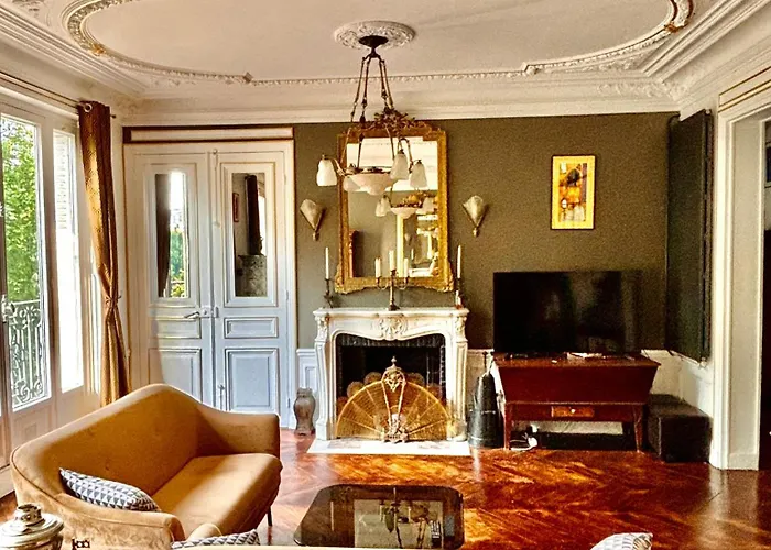 Charme, Confort Et Tradition A Cote De Montmartre