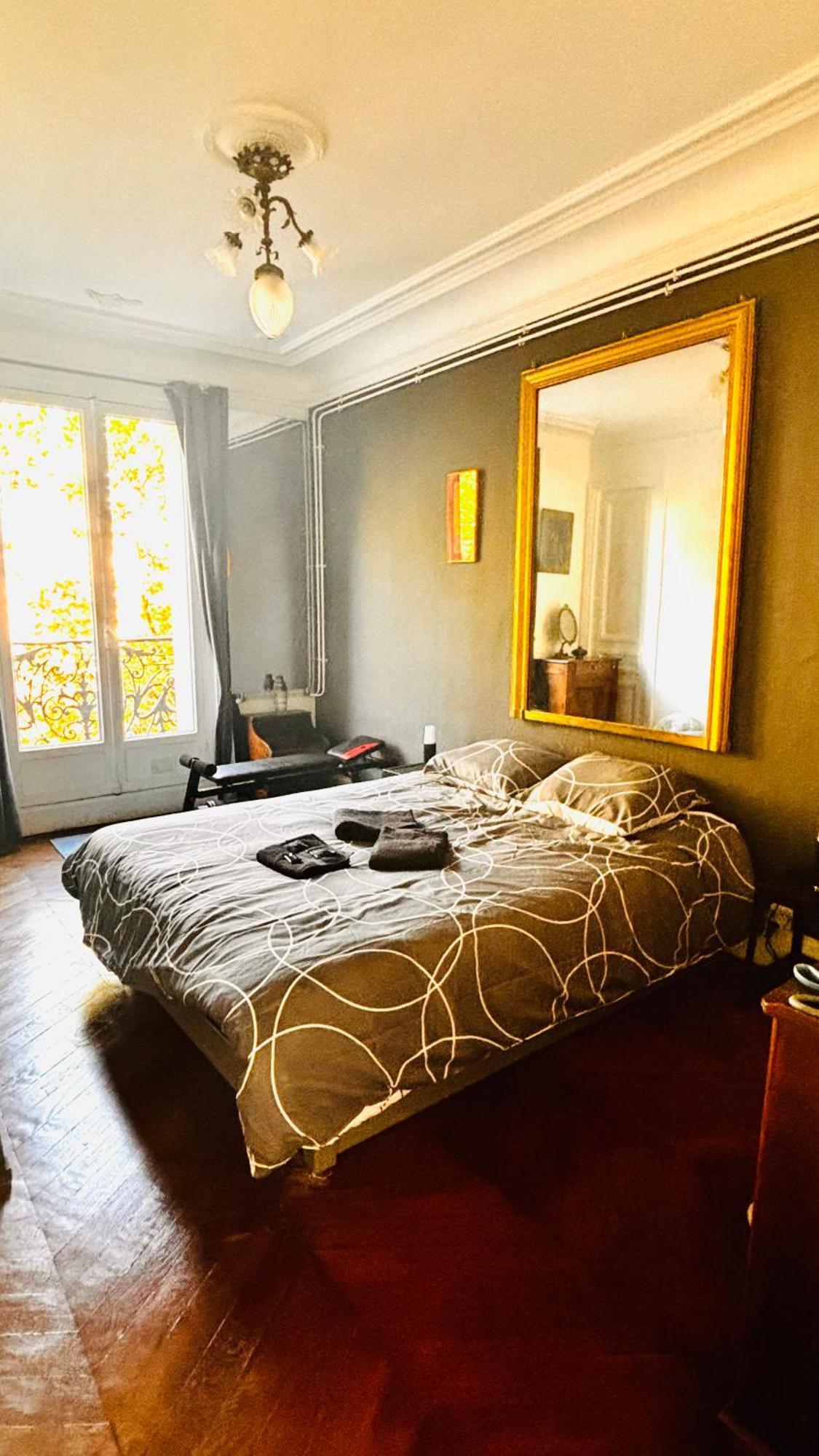 Charme, Confort Et Tradition A Cote De Montmartre Apartment Paris