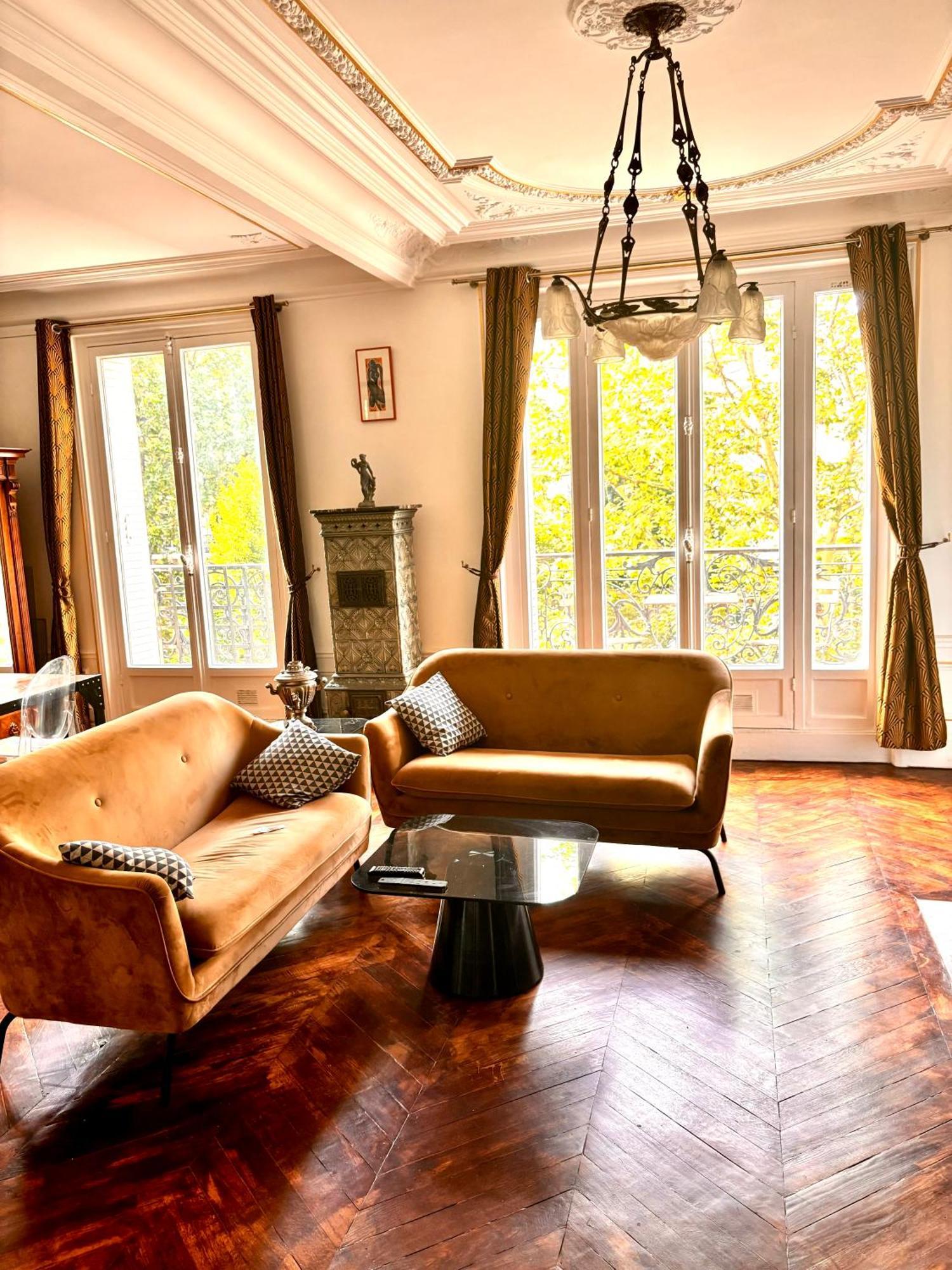 Charme, Confort Et Tradition A Cote De Montmartre *