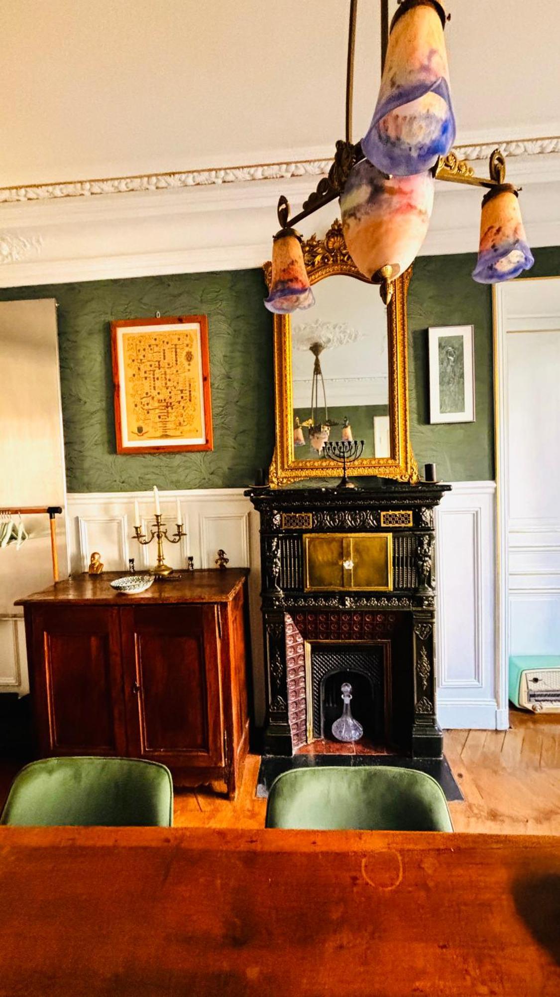 Charme, Confort Et Tradition A Cote De Montmartre * Paris