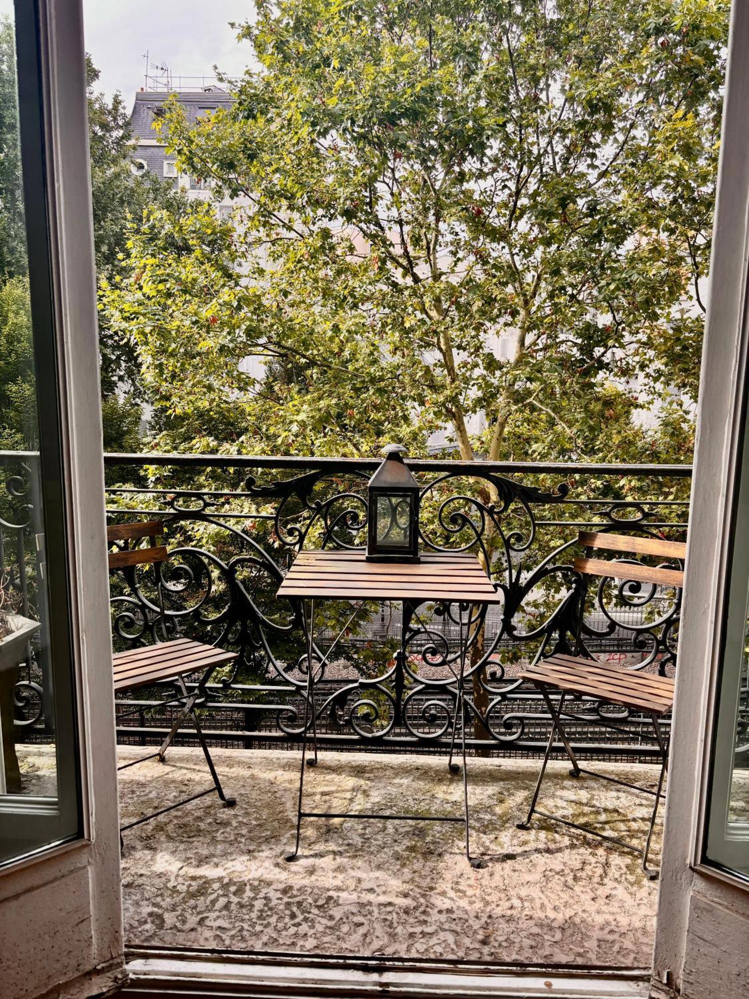 Charme, Confort Et Tradition A Cote De Montmartre