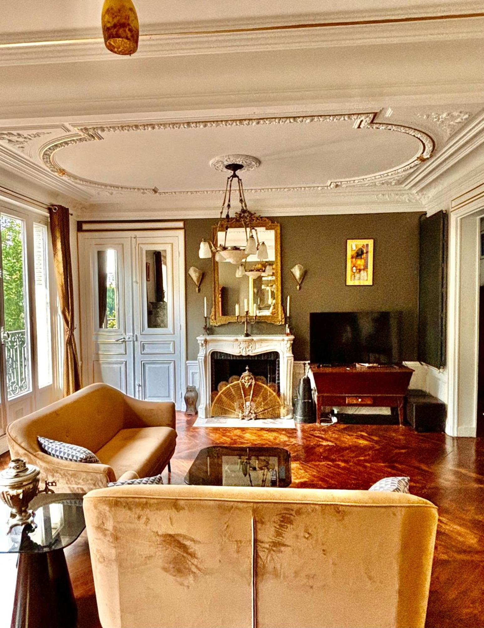 Charme, Confort Et Tradition A Cote De Montmartre Apartment *
